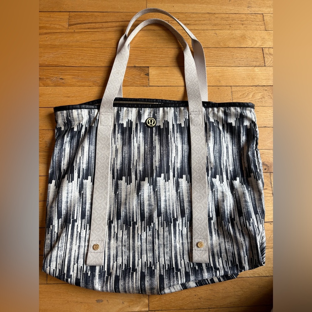 Lululemon tye dye tote